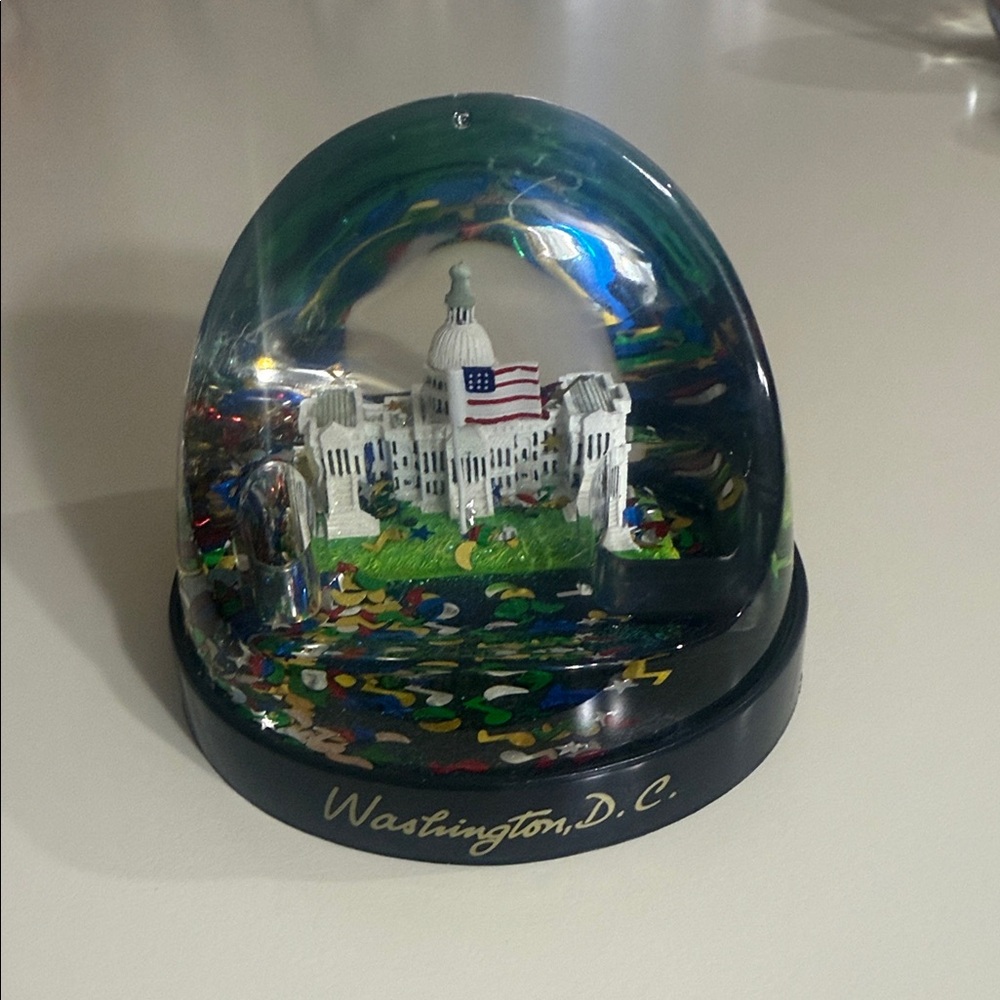 Washington D.C. Snow Globe with Colorful Confetti